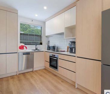 Near new town house in Birkdale - Photo 2