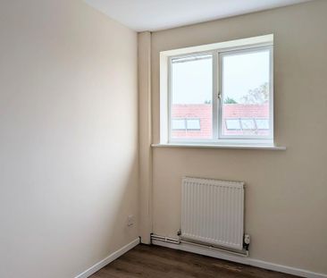 2 bedroom semi-detached house to rent - Photo 3