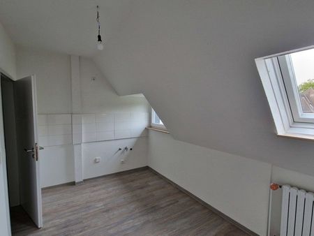 Wohn(t)raum: günstige 1,5-Zimmer-Dachgeschosswohnung in modernisiertem 3-Familienhaus - Photo 4