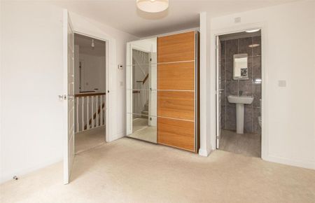 4 bedroom semi-detached house to rent - Photo 5