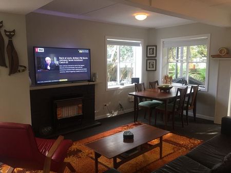 Two Bedroom Ground Floor Apartment-Unit - Photo 2