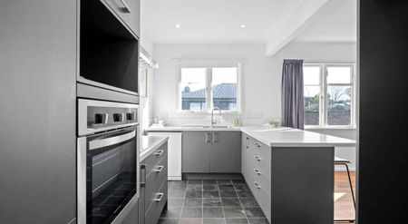 Stunning Three Bedroom in Fairfield - Photo 3