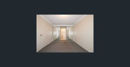 THREE BEDROOM TOWNHOUSE! - Photo 3