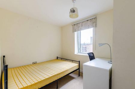 3 bedroom flat to rent - Photo 4