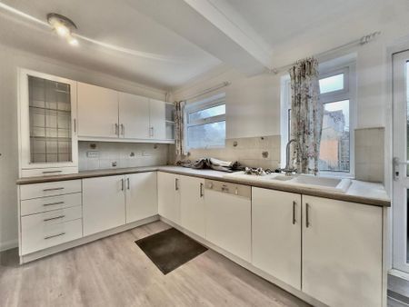 3 bedroom detached house to rent - Photo 2