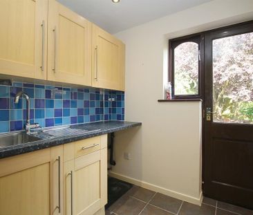 3 bedroom semi-detached house to rent - Photo 2