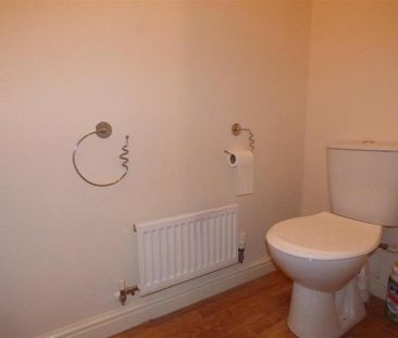 2 bedroom end of terrace house to rent - Photo 6