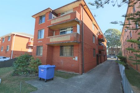 TIDY THREE BEDROOM UNIT IN FAIRFIELD - Photo 5