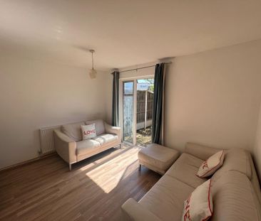 4 bedroom semi-detached house to rent - Photo 2