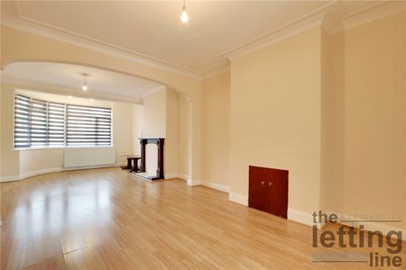 Hampden Way, London, Greater London, N14 7LY - Photo 2