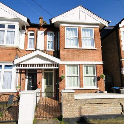 2 bedroom property to rent in Kingston Upon Thames - Photo 2