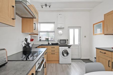 3 bedroom terraced house to rent - Photo 5