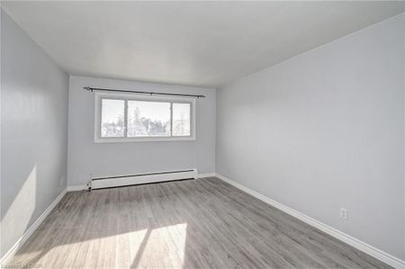 For Lease - 280 Sydney Street Unit# B5, Kitchener, Ontario - Photo 3