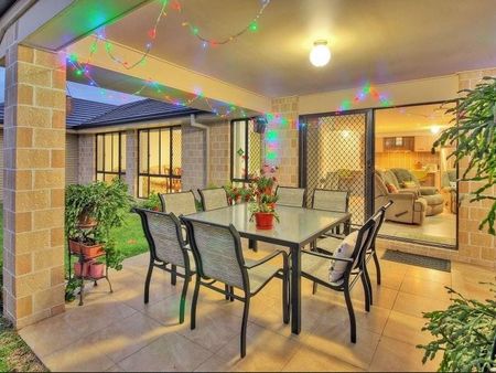 Stunning Family Home in Forest Lake - 33 Brushwood Circuit - Photo 2