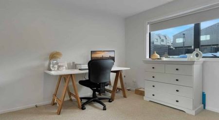 Spacious Two Bedroom Property in Westgate - Photo 4