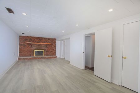 For Lease - 387 Edgehill Drive, Barrie, Ontario - Photo 4