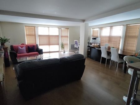 2 Bed Flat, Merchants House, SE10 - Photo 2