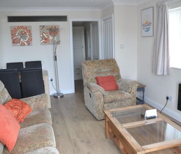 2 bedroom ground floor flat to rent - Photo 2