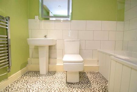 College Grove View, Wakefield, WF1 - Photo 2