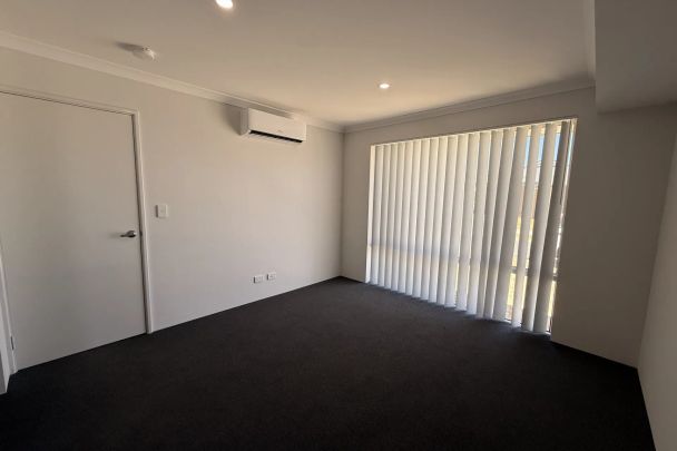 Brand New Spacious 3x2 Home with Double Garage - Modern Dual-Lock Living in Karnup - Photo 1