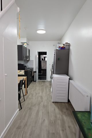 2 Bed Flat, Station Parade, IG11 - Photo 3