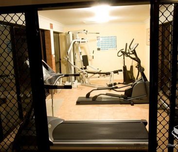 Spacious 3 bedroom villa in great location - Photo 2