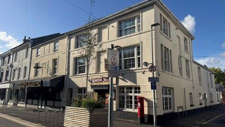 4 bedroom flat to let - Photo 2