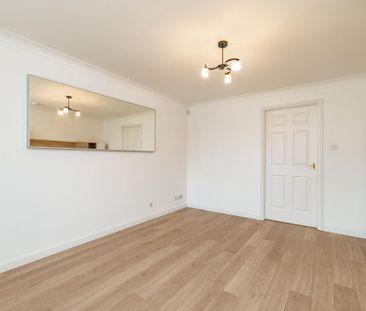 4 bedroom detached house to rent - Photo 3