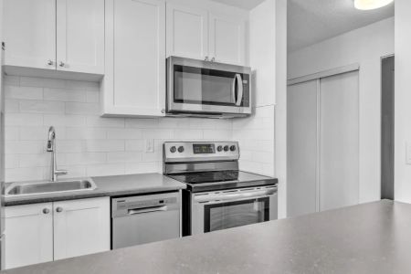 Park Regency Apartments - Photo 4