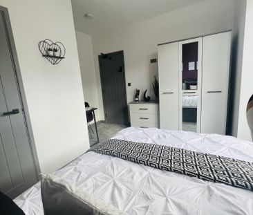 BEDROOM 1 LARGE DOUBLE ENSUITE - Photo 2