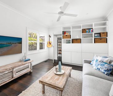 Charming Coastal Retreat - Level Stroll to Collaroy Beach - Photo 3
