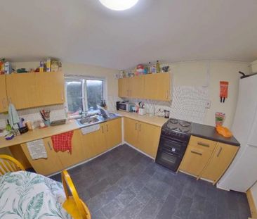 6 Bedroom Mid Terraced House for rent in Queens Road - Photo 3