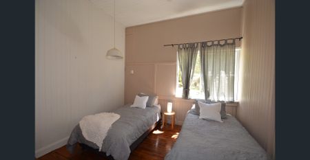 BLUFF VIEW SMALL ACREAGE - LOVELY TIMBER QUEENSLANDER HOME - Photo 2