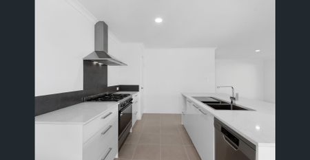 Stunning Family Home! - Photo 5