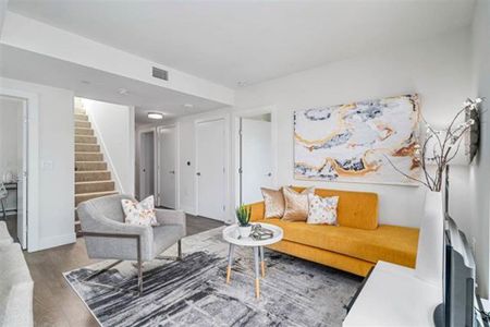 Stunning 2 bed + flex PENTHOUSE with massive rooftop patio! - Photo 4