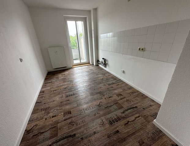 4. OG mit großem Balkon - EBK vorhanden *** - Foto 1