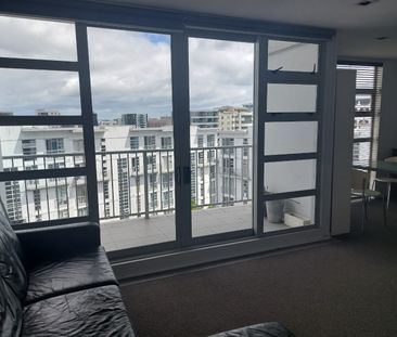 Two Level Apartment with Views Towards The Skytower - Photo 3