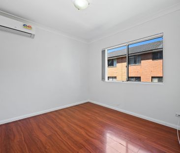 Well Presented 3 Bedroom Apartment - Photo 2