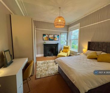 1 bedroom in a house share to rent - Photo 3