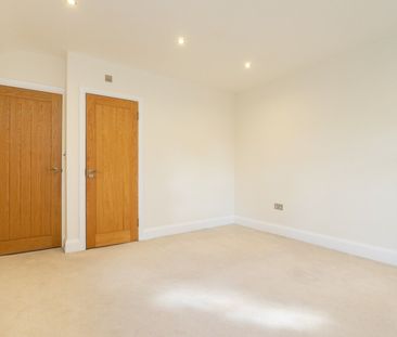 Longdown Lane North, Epsom, KT17 - Photo 3