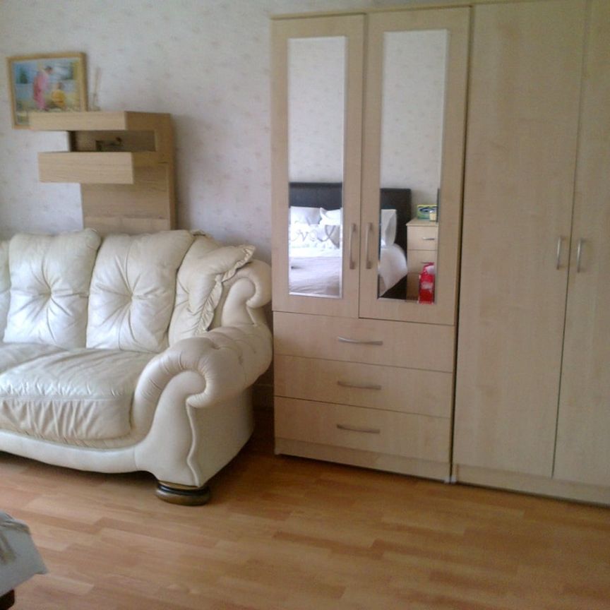 Room in a Shared House, Rose Avenue, SM4 - Photo 1