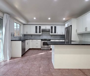 For Lease - 76 Sawmill Valley Drive, Newmarket, Ontario - Photo 3