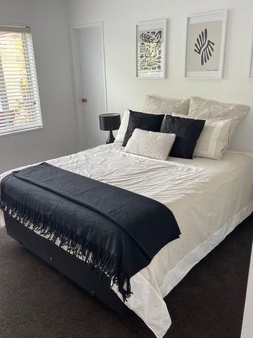 Fully Furnished, Newly Renovated 3 Bedroom - Photo 5