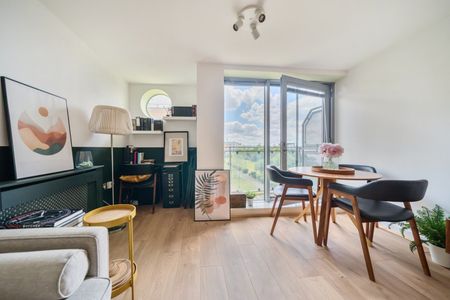 Defence Close, London, SE28 - Photo 5