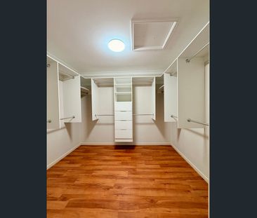 Spacious & Stylish Family Home in Coomera Waters Estate - Photo 4