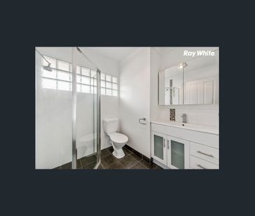 A Contemporary find with Fabulous Flair - Photo 3