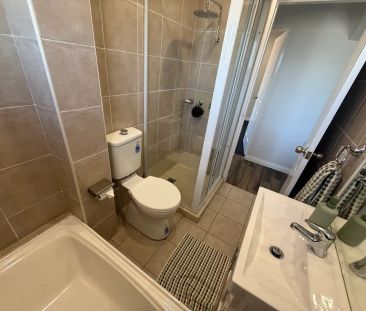 “Newly Renovated - Opposite Westfield !” - Photo 2