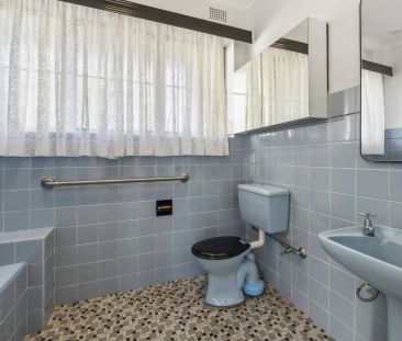 Classic family home in private setting - Photo 6