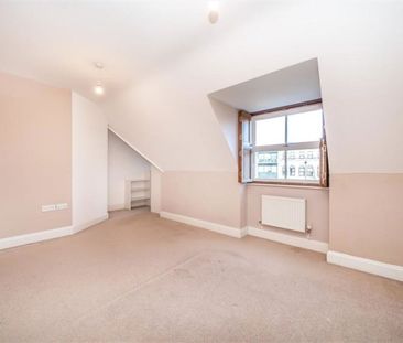 Hampton Road, TW11, London - Photo 1