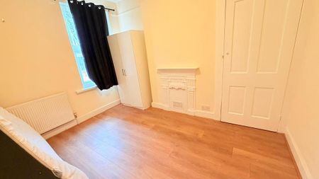 4 bedroom terraced house to rent - Photo 4